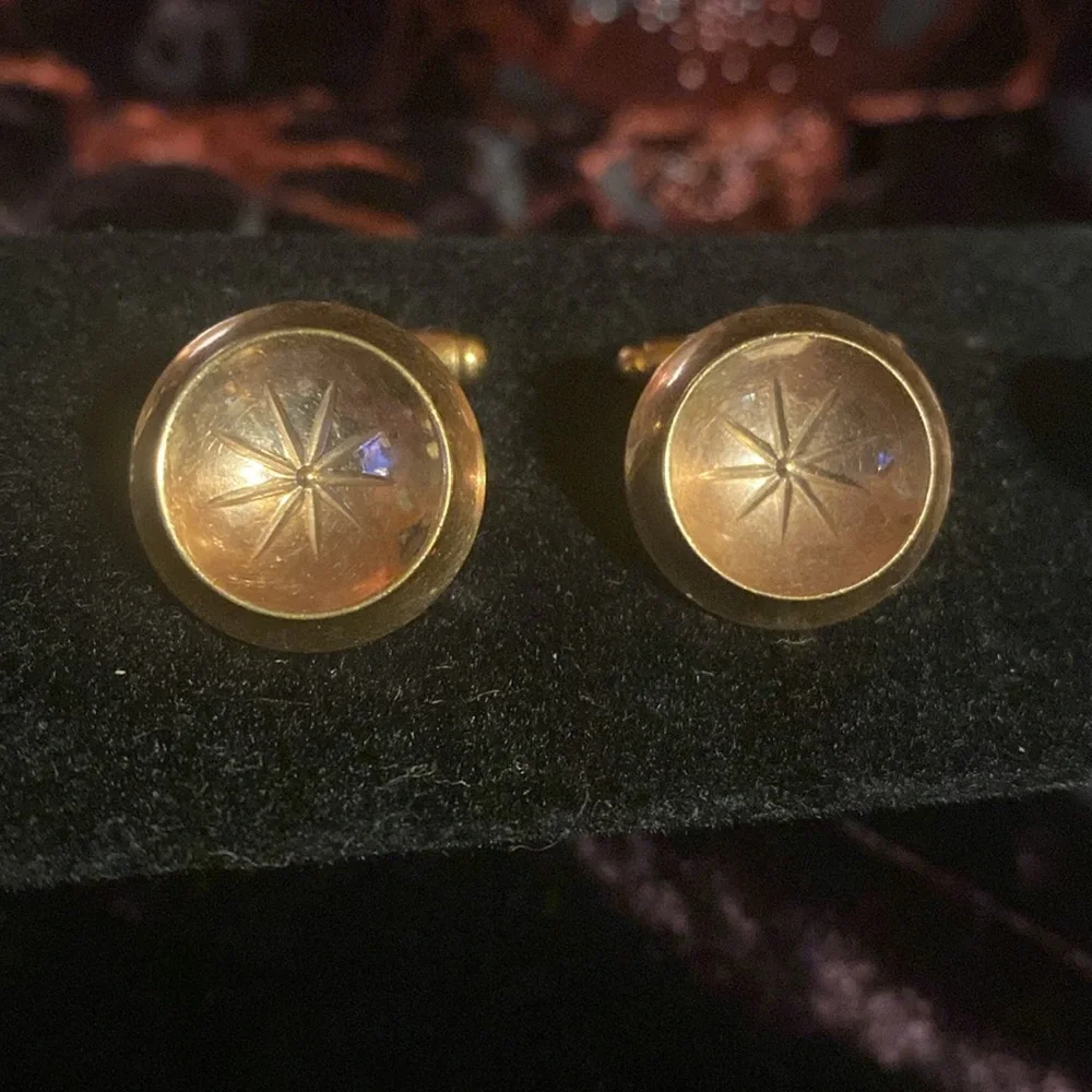 Set of 2 vintage cuff links.  Gold tone/ silver tone. Silver pair are Anson